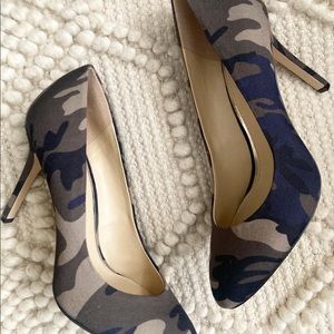 Jessica Simpson camo heels 10